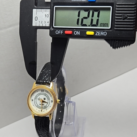 Regina Dominican High School Gold Tone Watch Image Watches New Battery - Picture 5 of 11